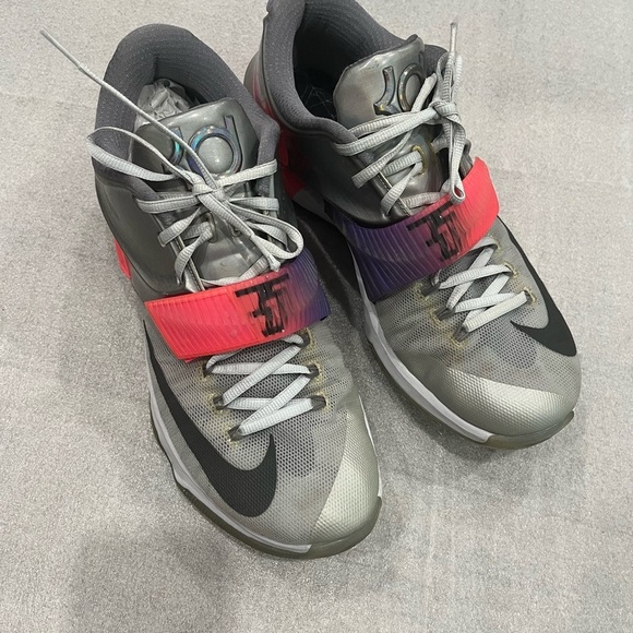 [US12]Nike KD Zoom Sneakers with Gray and Red Accents - Picture 1 of 6